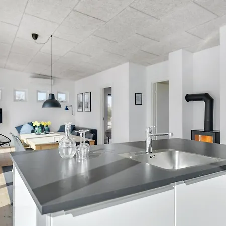 3 Bedroom Beautiful In Hébergement de vacances Haderslev
