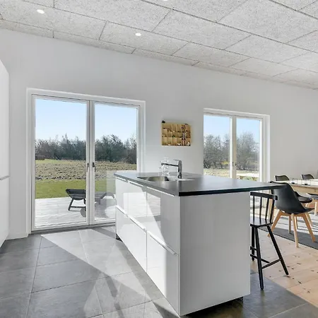 3 Bedroom Beautiful In Hébergement de vacances *