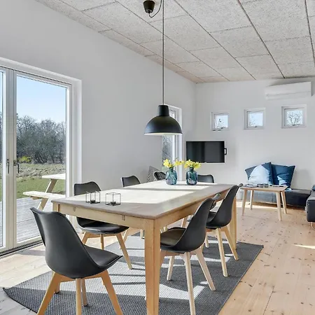 3 Bedroom Beautiful In 哈泽斯莱乌