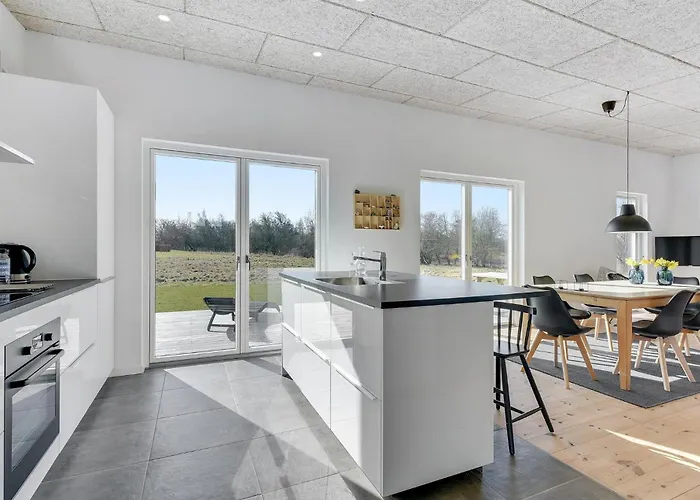 3 Bedroom Beautiful In Prázdninový dům *