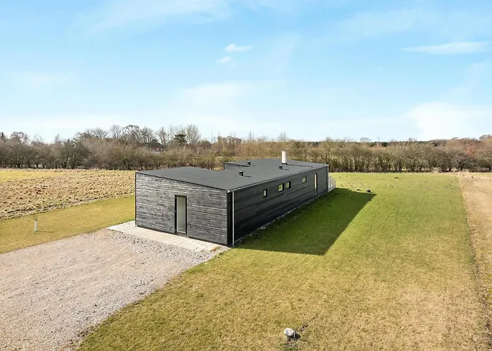 3 Bedroom Beautiful In Prázdninový dům