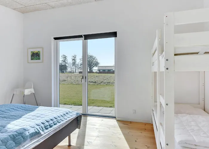 Prázdninový dům 3 Bedroom Beautiful In *